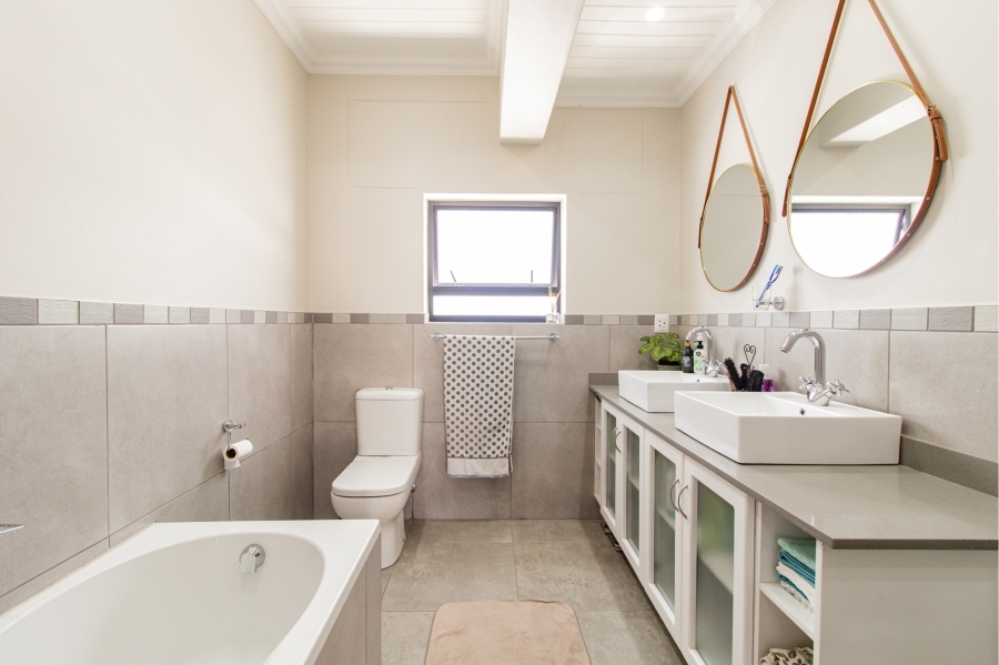 5 Bedroom Property for Sale in Da Gama Bay Western Cape